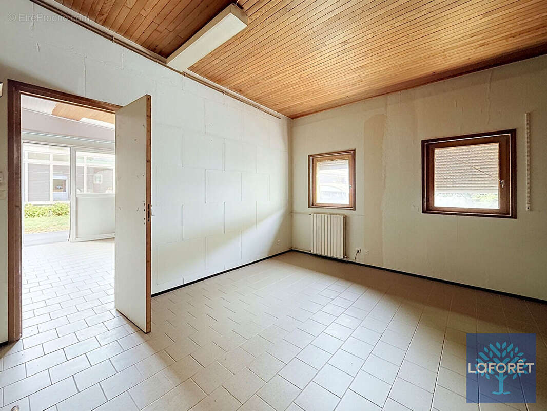 Magnifique maison avec stationnements et dépendances à Haspres - photo 16
