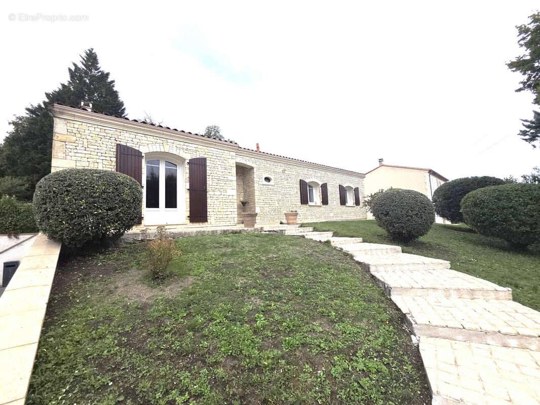 Maison à LA COURONNE