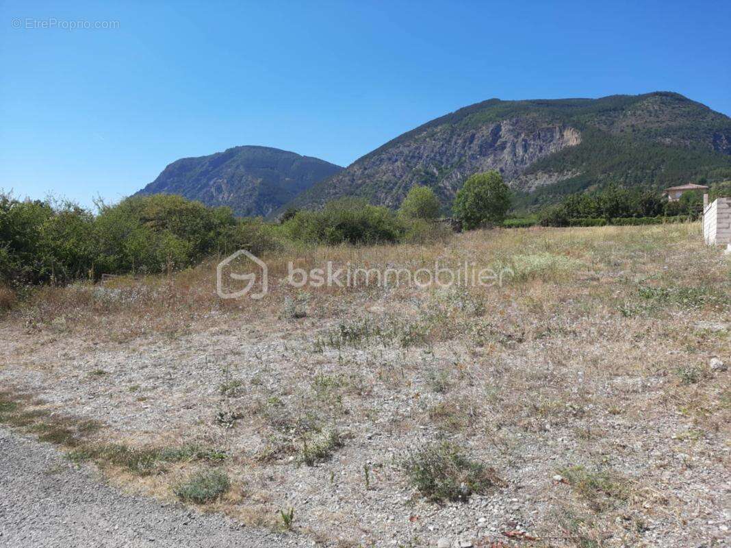 Grand terrain constructible - photo 3