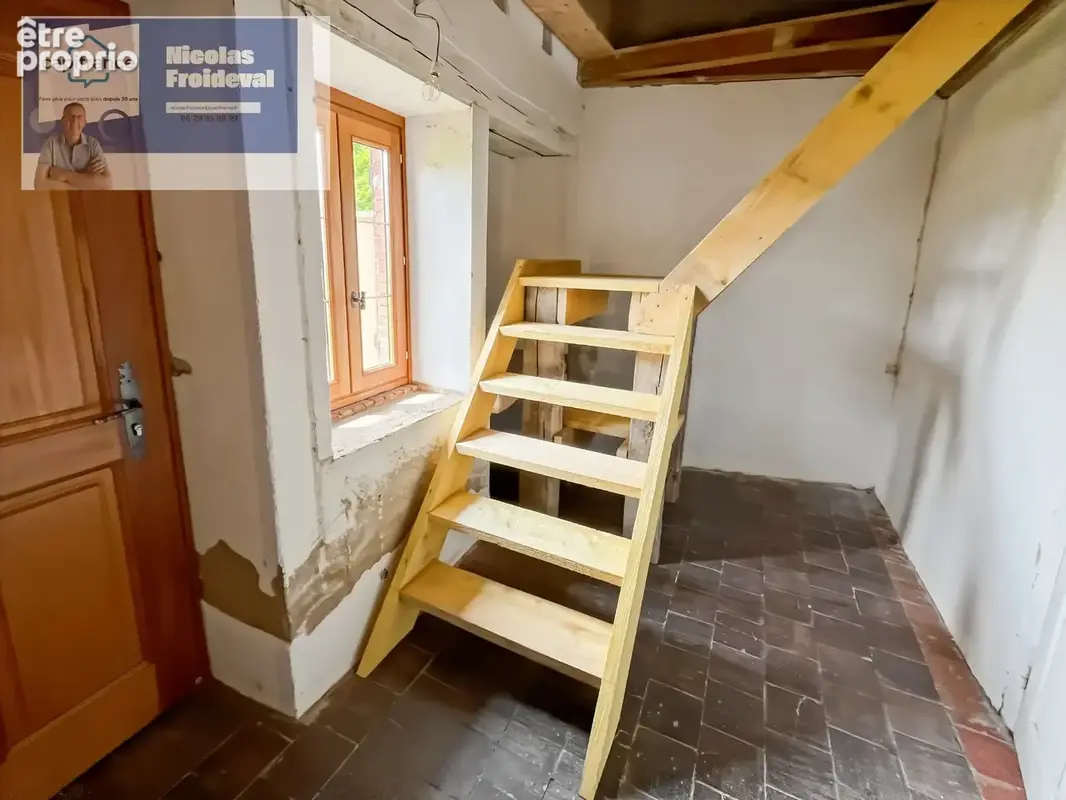 Élégante Longère Bressane Entièrement Rénovée avec Matériaux de Qualité - photo 27