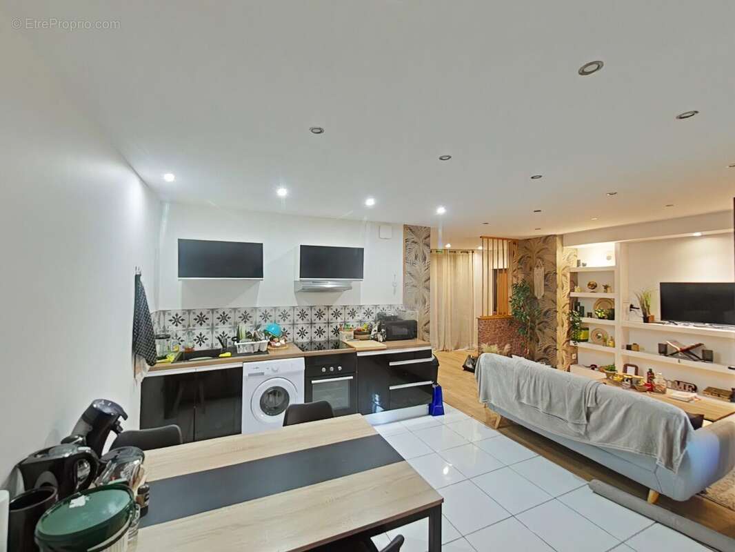 Appartement 68 m² à Saint-Etienne  - photo 2