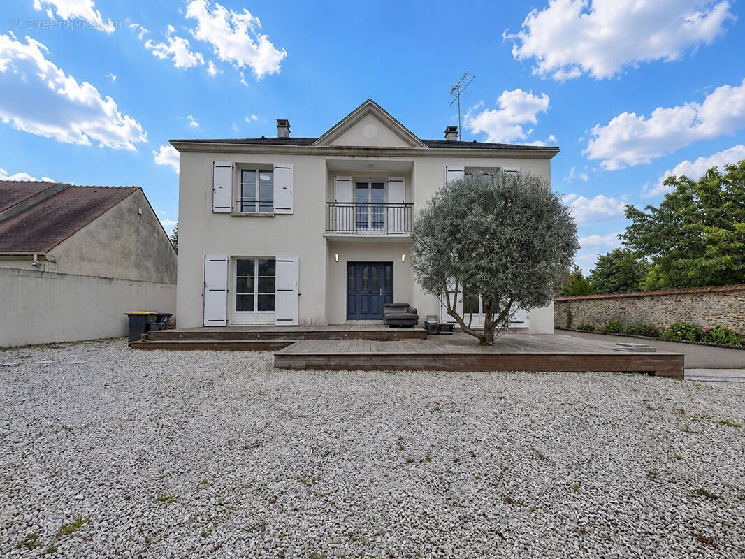 Maison à CHAUMES-EN-BRIE