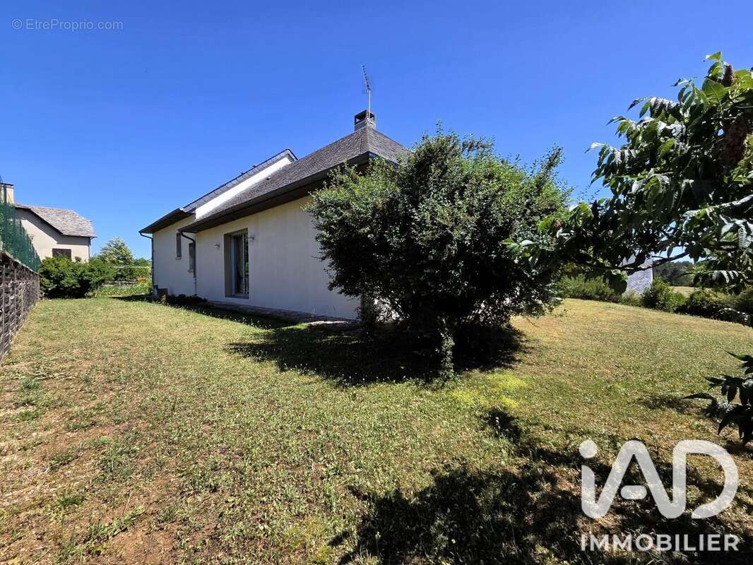 Maison 220 m² à Sainte-Radegonde  - photo 3