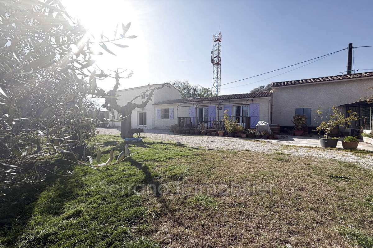 Maison 214 m² à Graveson  - photo 2
