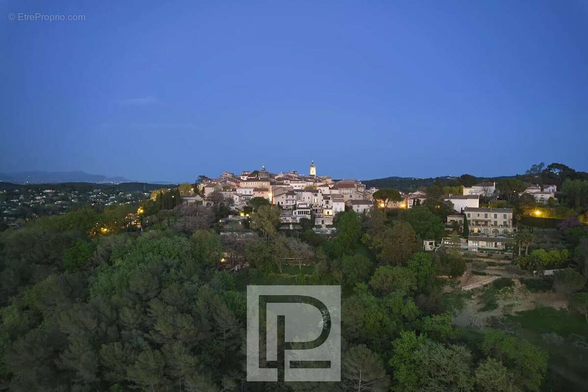 Très rare - Mougins Village - Propriété de charme avec potentiel et vue panoramique - photo 16