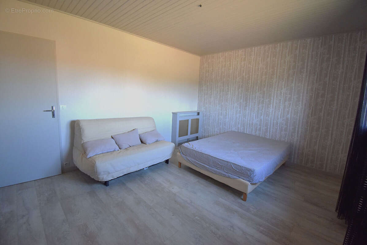 Maison à SAPIGNICOURT