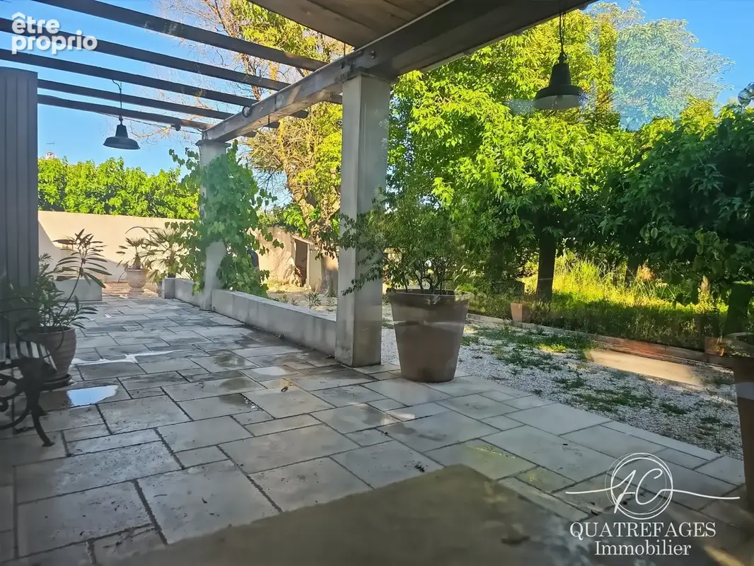 Villa dans un parc arboré exceptionnel avec piscine couverte. - photo 5