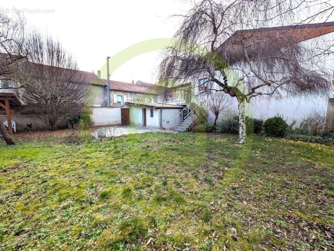 Maison à COURCELLES-CHAUSSY