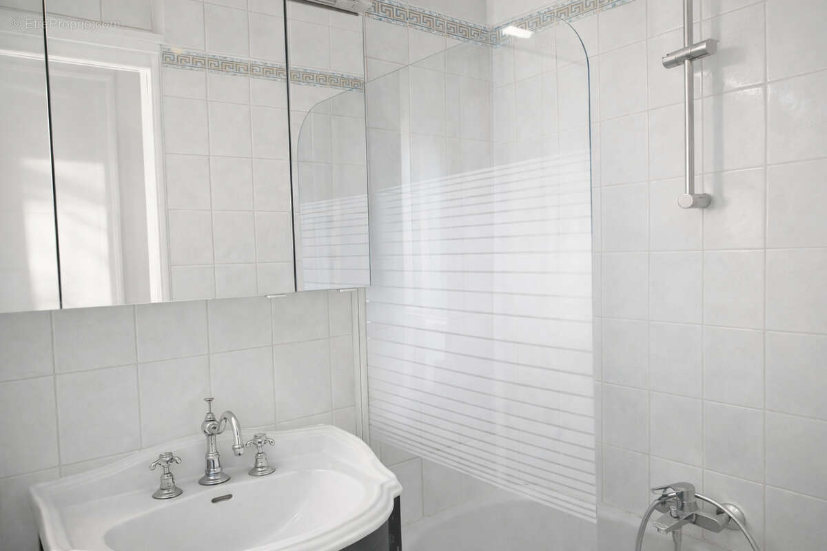 Appartement à COURBEVOIE