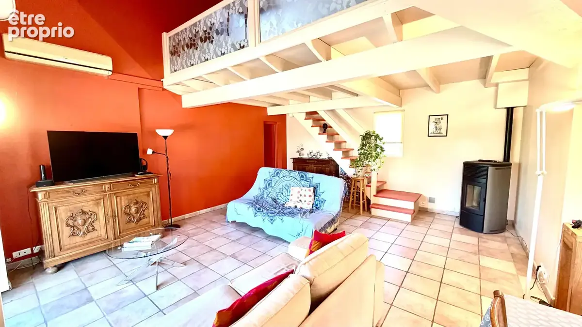 Villa avec piscine sur 800 m² de jardin clos, arboré et paysagé. - photo 7