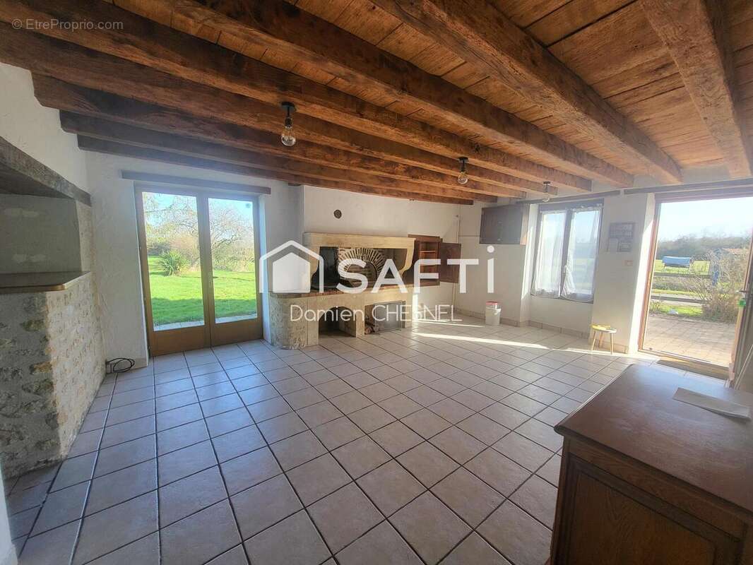 Maison 152 m² à Orcenais  - photo 4