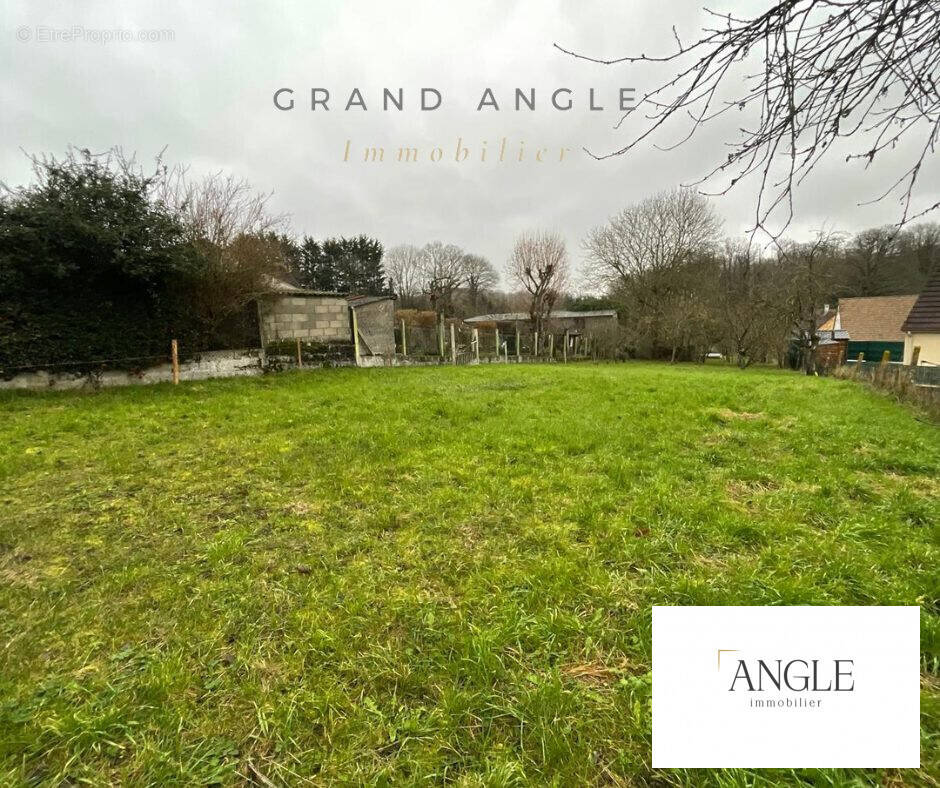 Terrain à GESNES-LE-GANDELIN