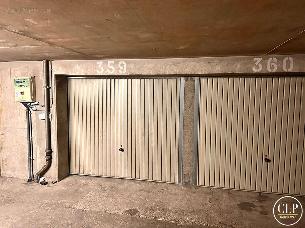Parking à MONTREUIL