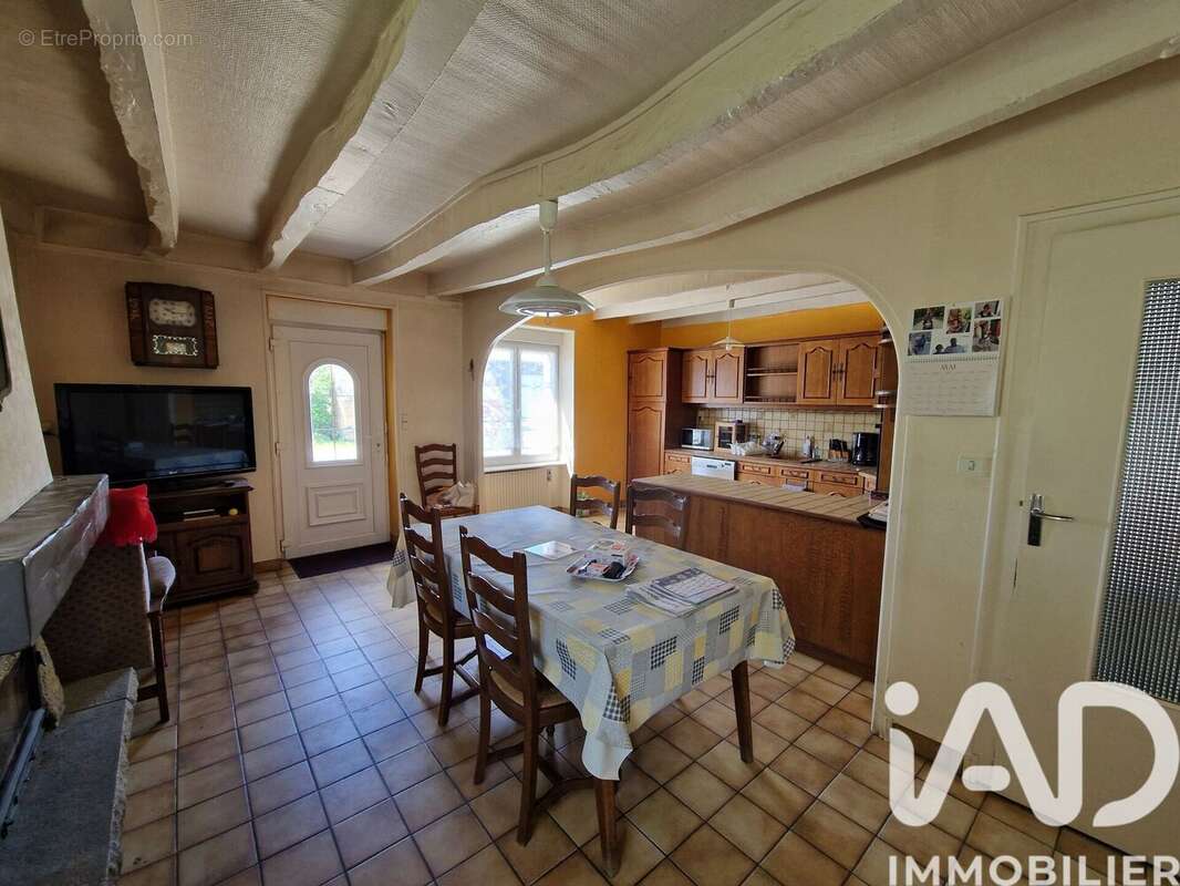 Maison 138 m² à Rouillac  - photo 4