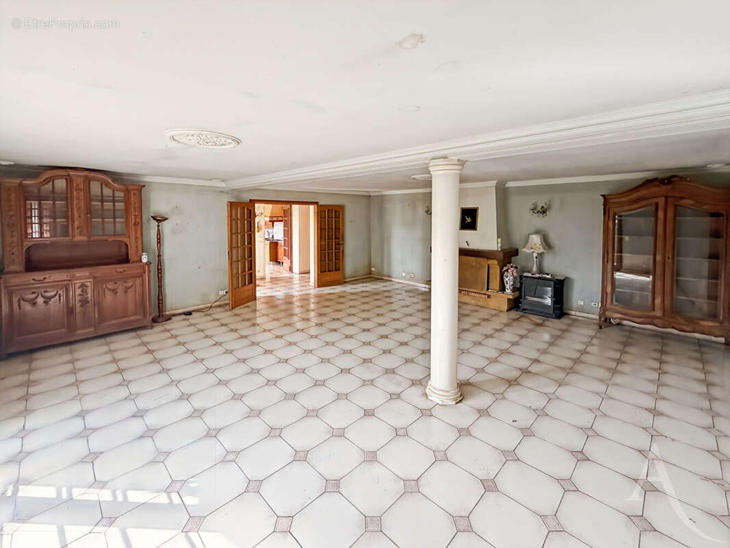 Maison à SAINTE-GENEVIEVE-DES-BOIS