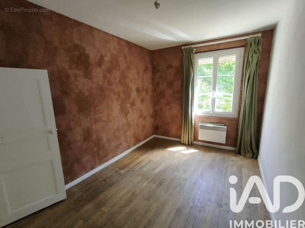 Maison 183 m² à Tresson  - photo 9