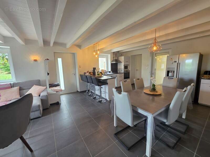 Maison à NEGREPELISSE