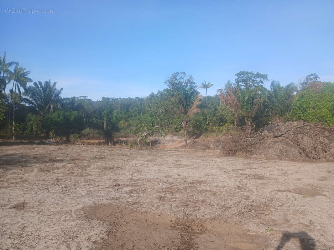 Terrain à MACOURIA