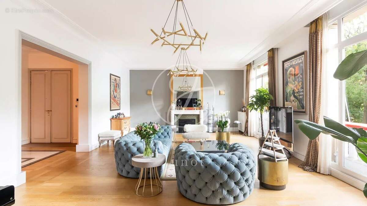 Appartement à PARIS-16E