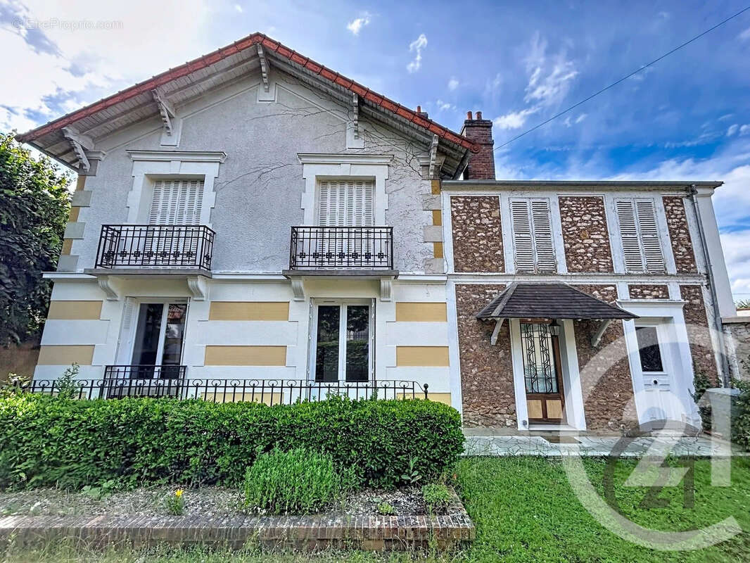 Maison à DAMMARIE-LES-LYS
