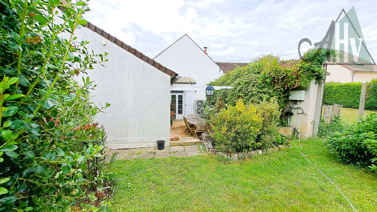Exclusivité - Villeneuve la Guyard - Viager occupé - Maison de 146 m2 avec 3 chambres et beau jardin. - photo 16