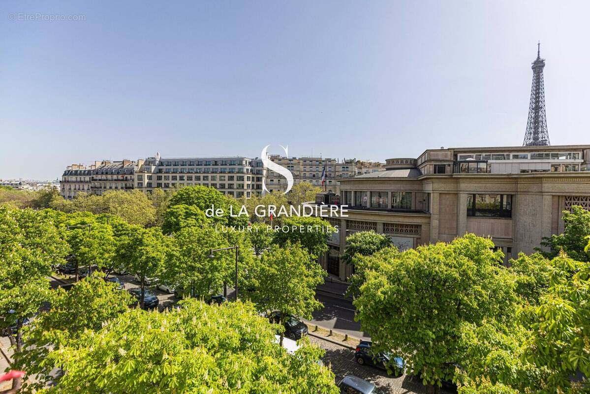 Appartement à PARIS-16E