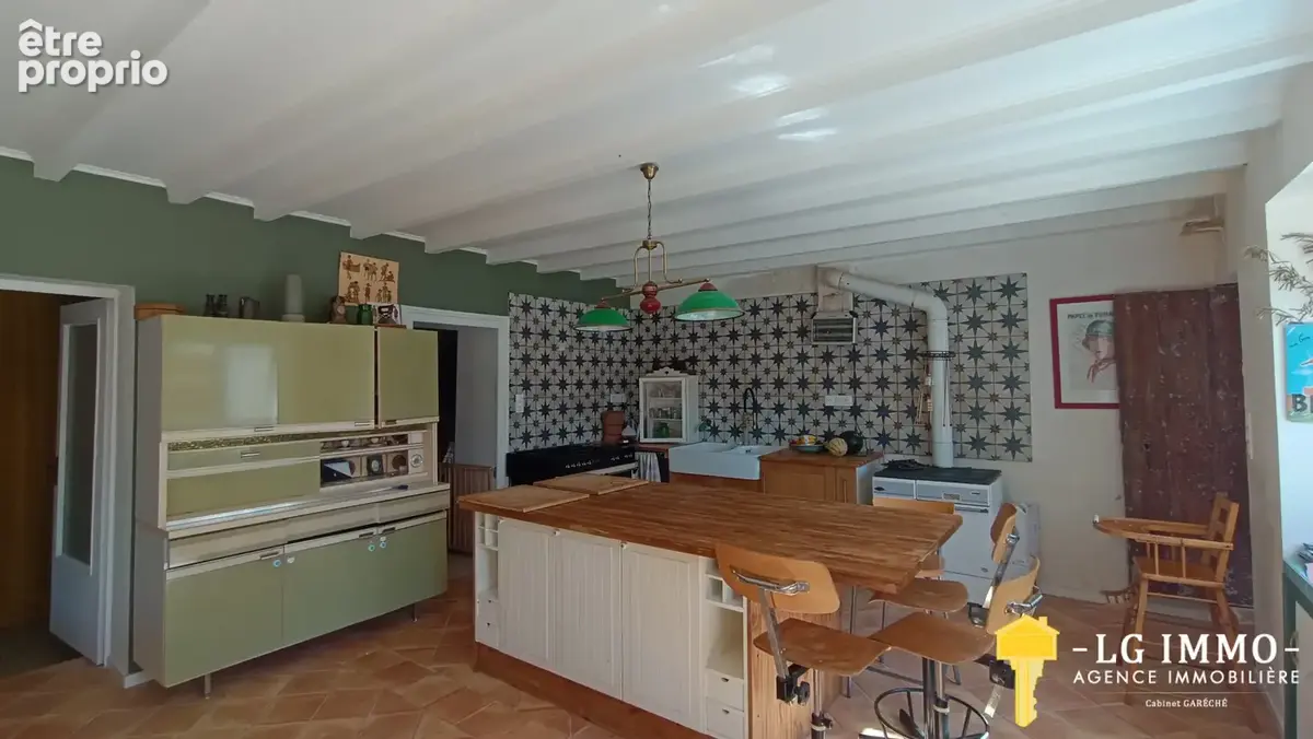 Maison en pierres rénovée de 180 m2, 5 chambres sur terrain clos et arboré de 1750 m2. - photo 5