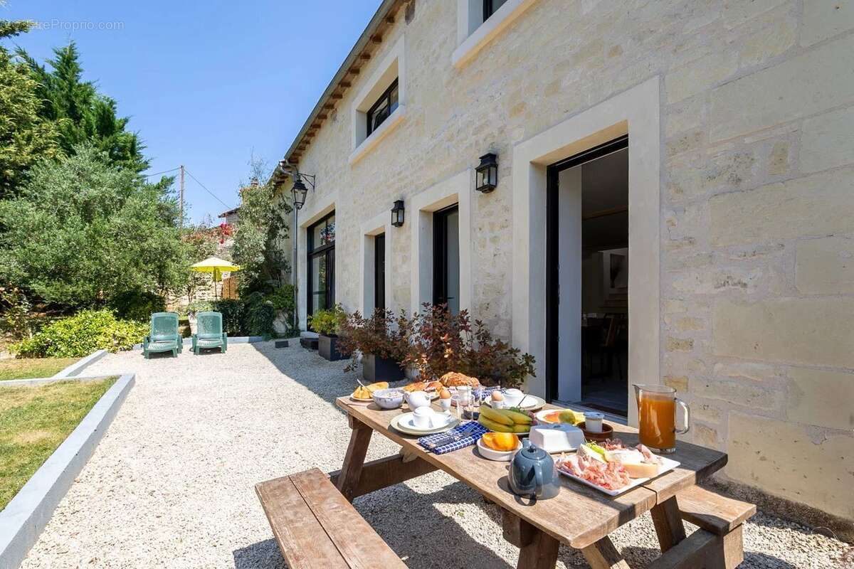 À découvrir – Maison en pierre rénovée à Ranton - photo 3