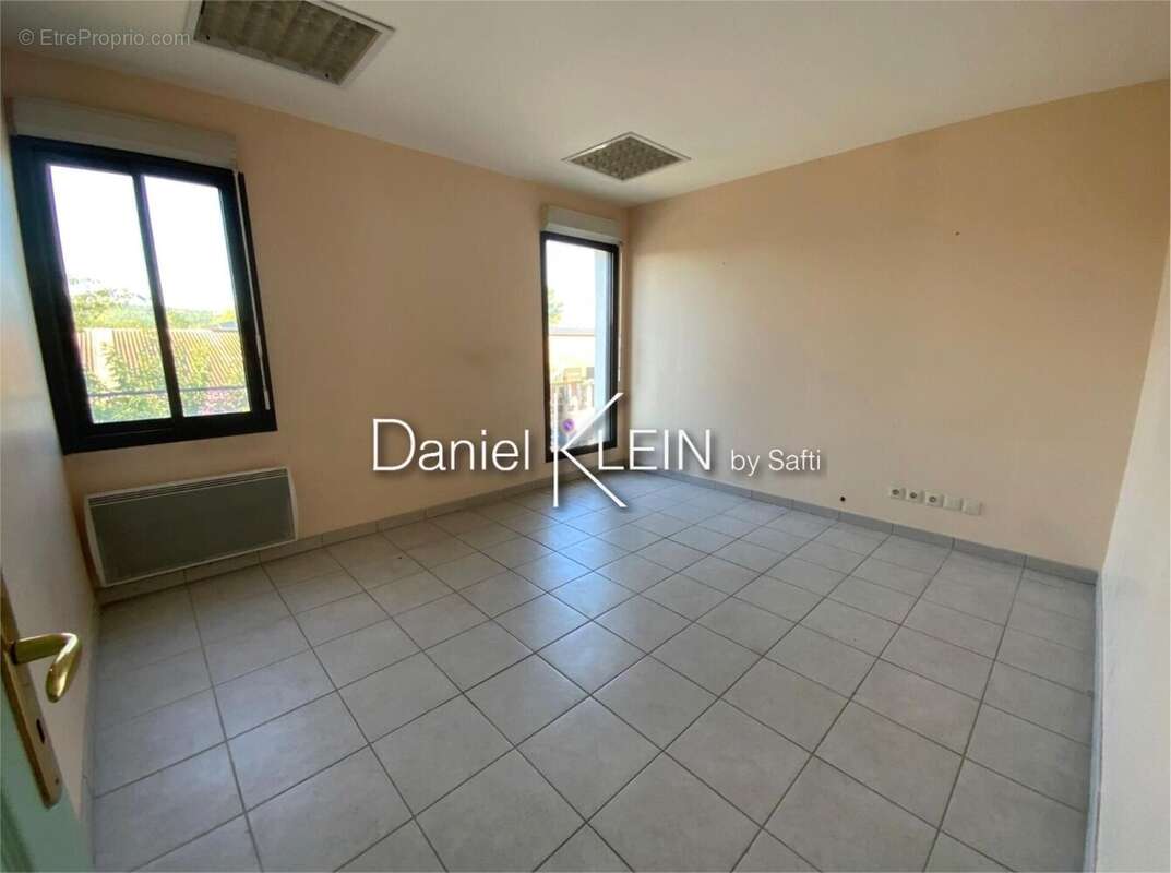 Photo 5 - Commerce à TOURRETTES