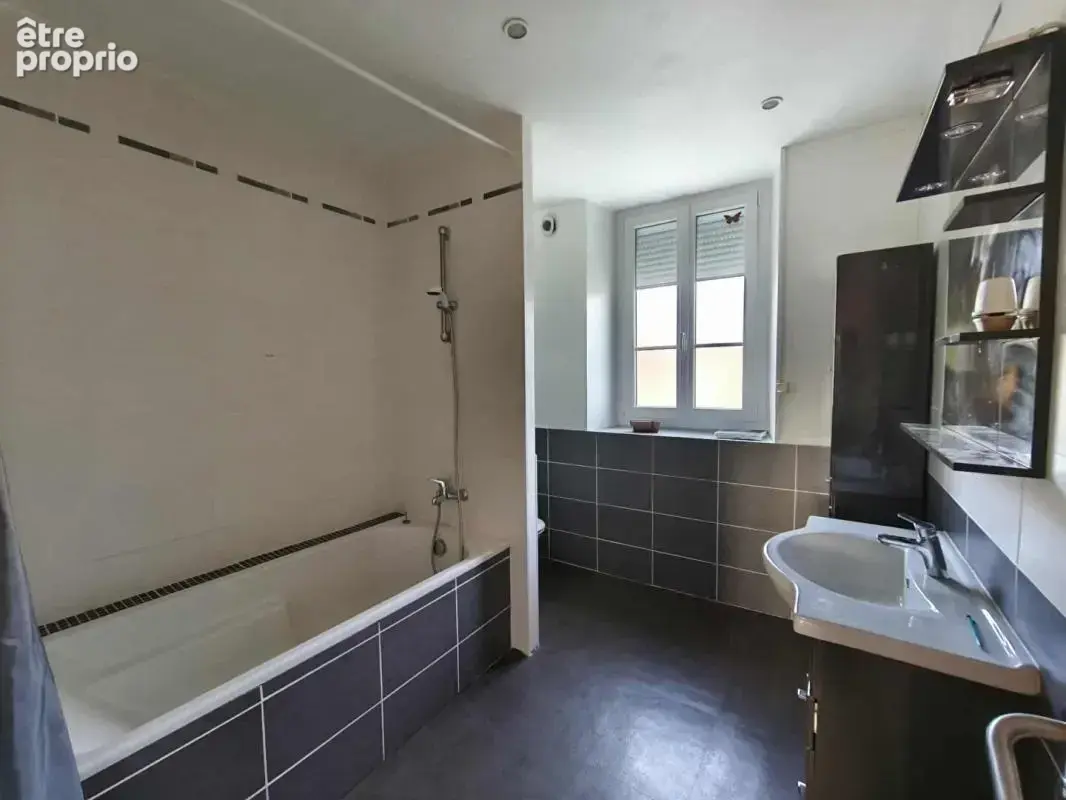 Maison 8 pièce(s) 211 m2 - photo 5