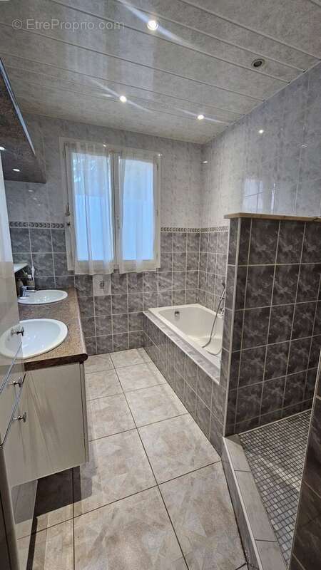 Maison à VILLEGOUGE