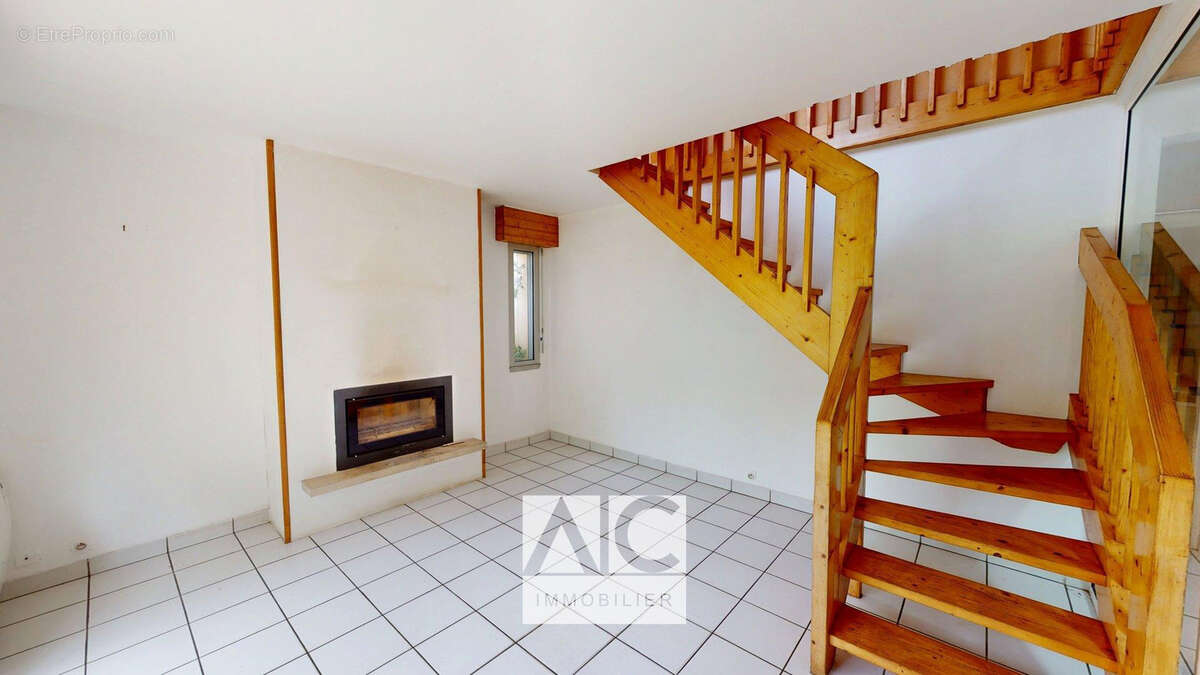 Maison à SAINT-NICOLAS-DU-PELEM