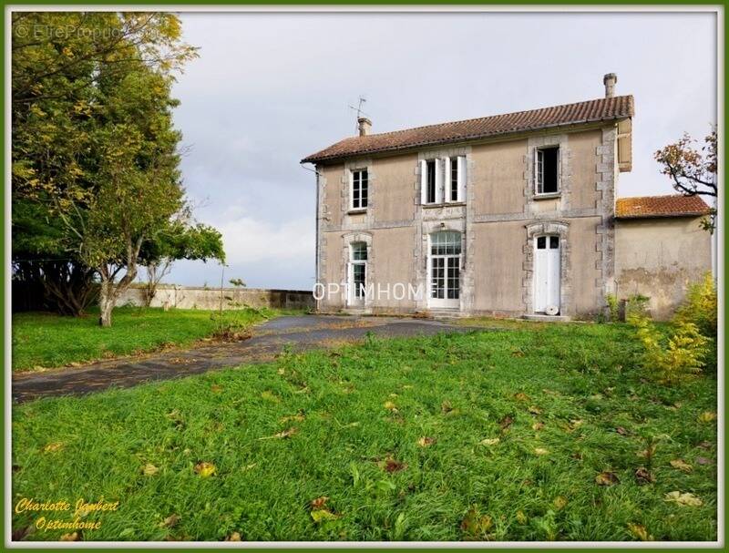 Maison à BLANZAC-PORCHERESSE