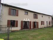 Maison à LES ADJOTS