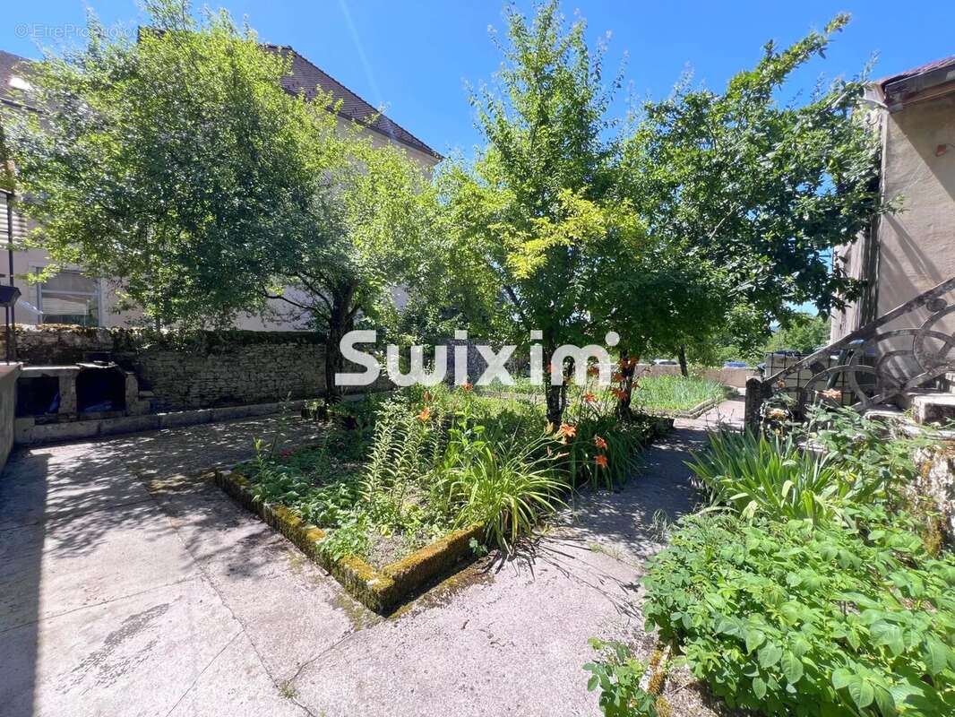 Volume, charme, et potentiel : la maison qu’il vous faut - photo 4