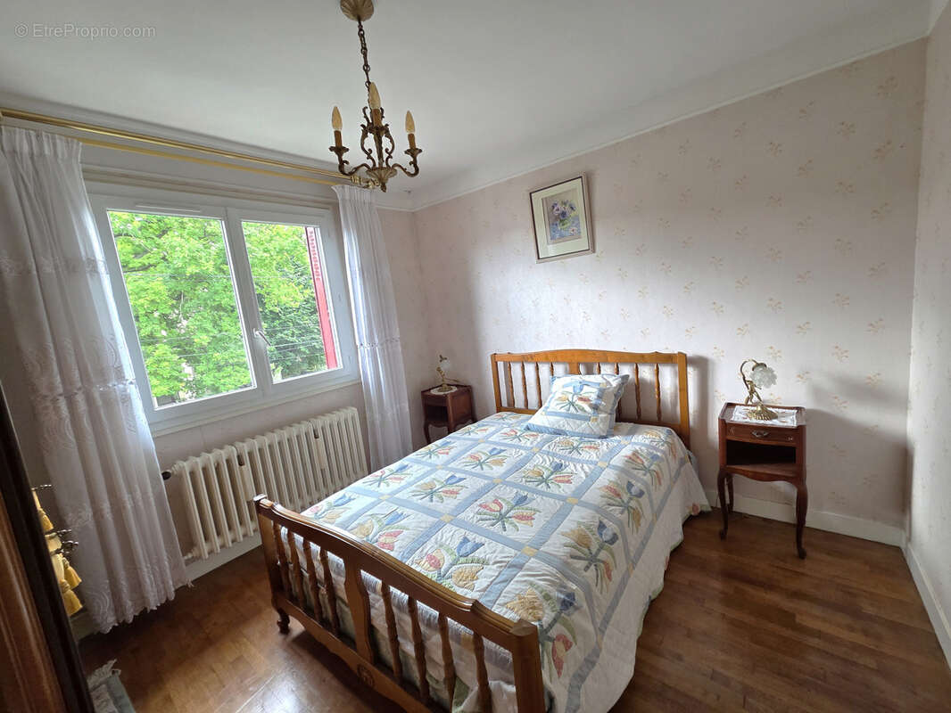 Maison à SAINTE-GENEVIEVE-DES-BOIS