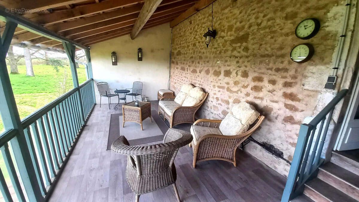 BALCON - Maison à PRESSAC