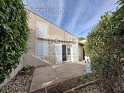 Maison à VIC-LA-GARDIOLE