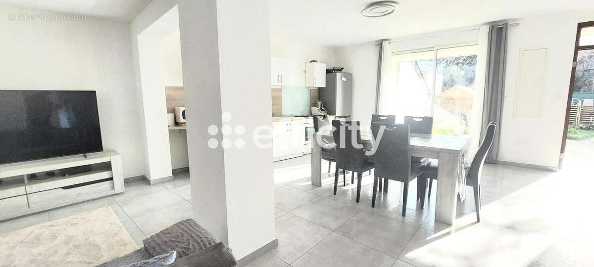 Maison à CHATEAUNEUF-LES-MARTIGUES