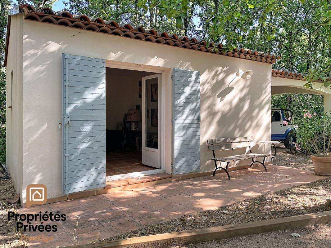 Villa 4 chambres - Piscine - Dépendance - Terrain 4 652 m² - Forcalqueiret 83136 - photo 9