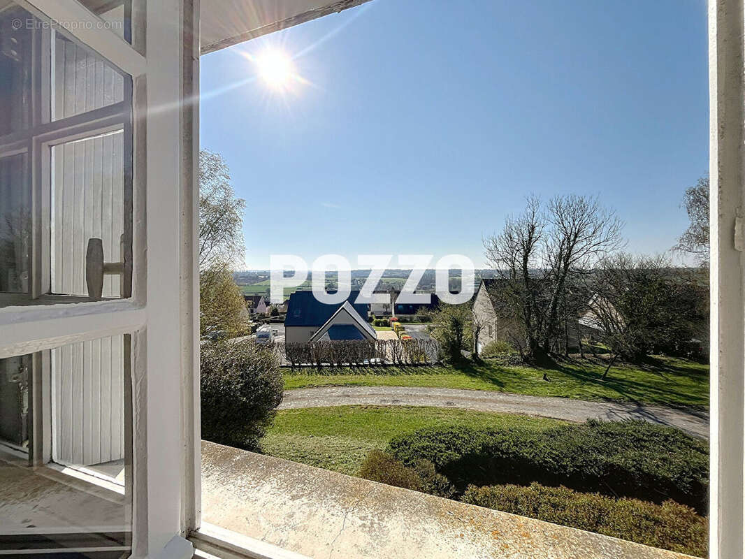 Maison à CONDE-SUR-VIRE