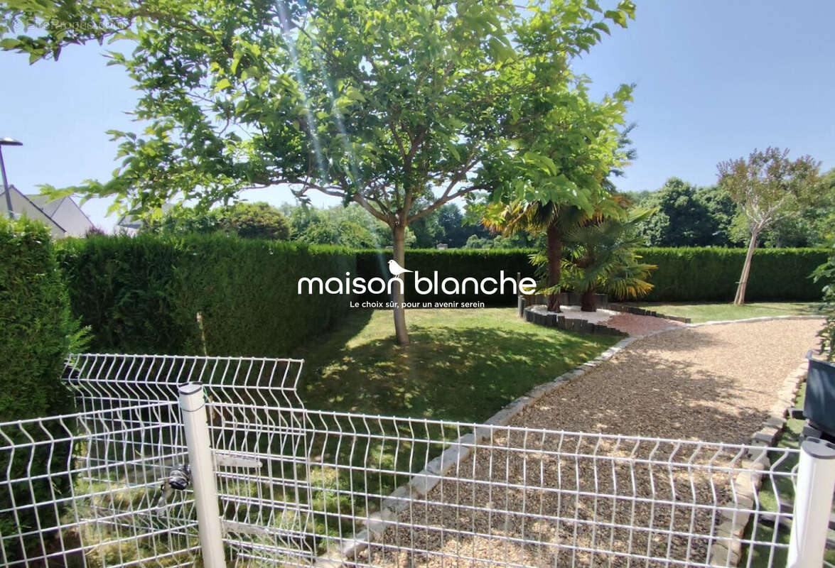 Terrain 163 m² à Bouchemaine  - photo 3