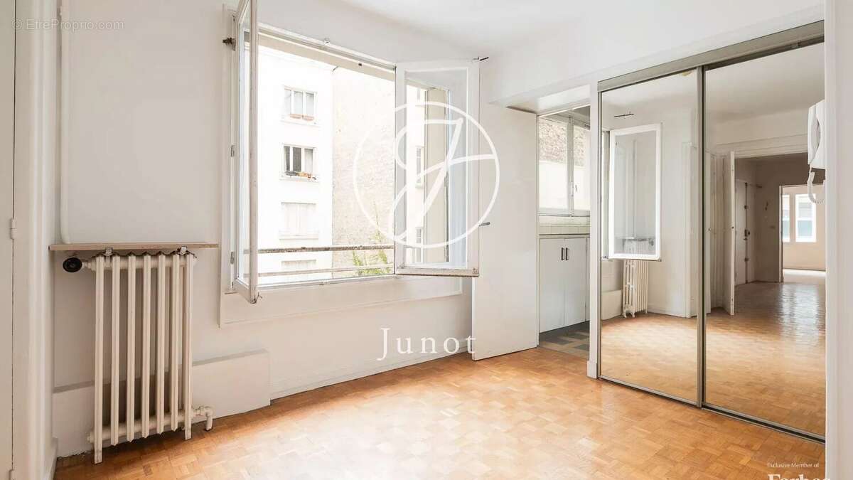 Appartement à PARIS-7E