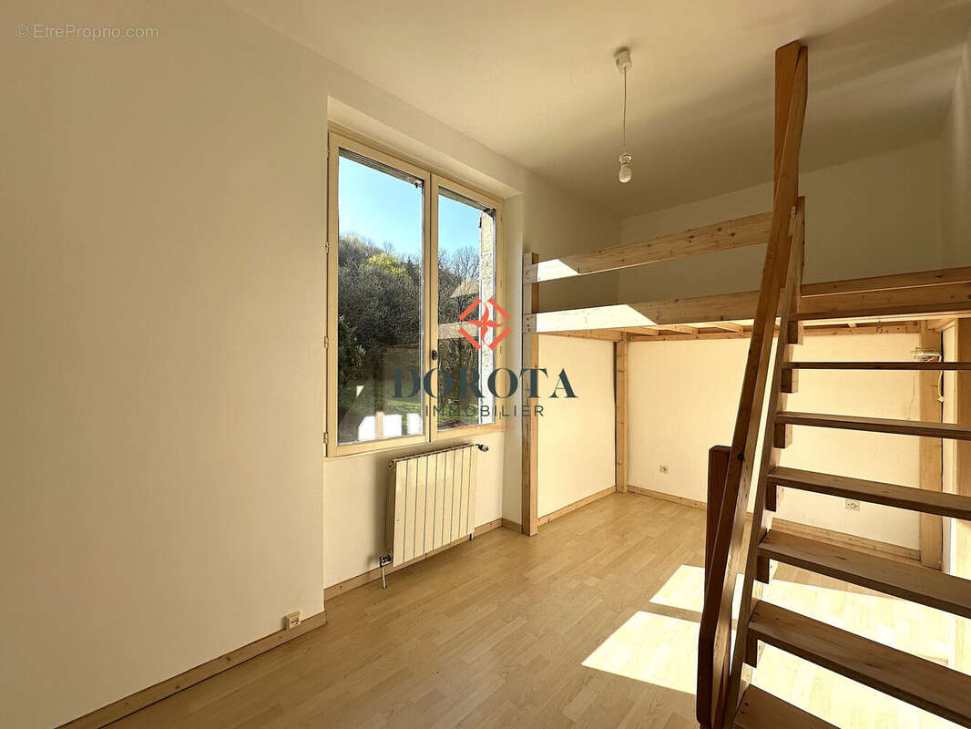 Appartement à SAINT-MARTIN-D'HERES