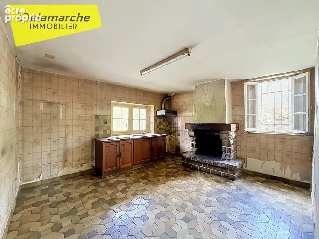 A vendre maison en pierre à rénover dans le bourg de Cérences - photo 4