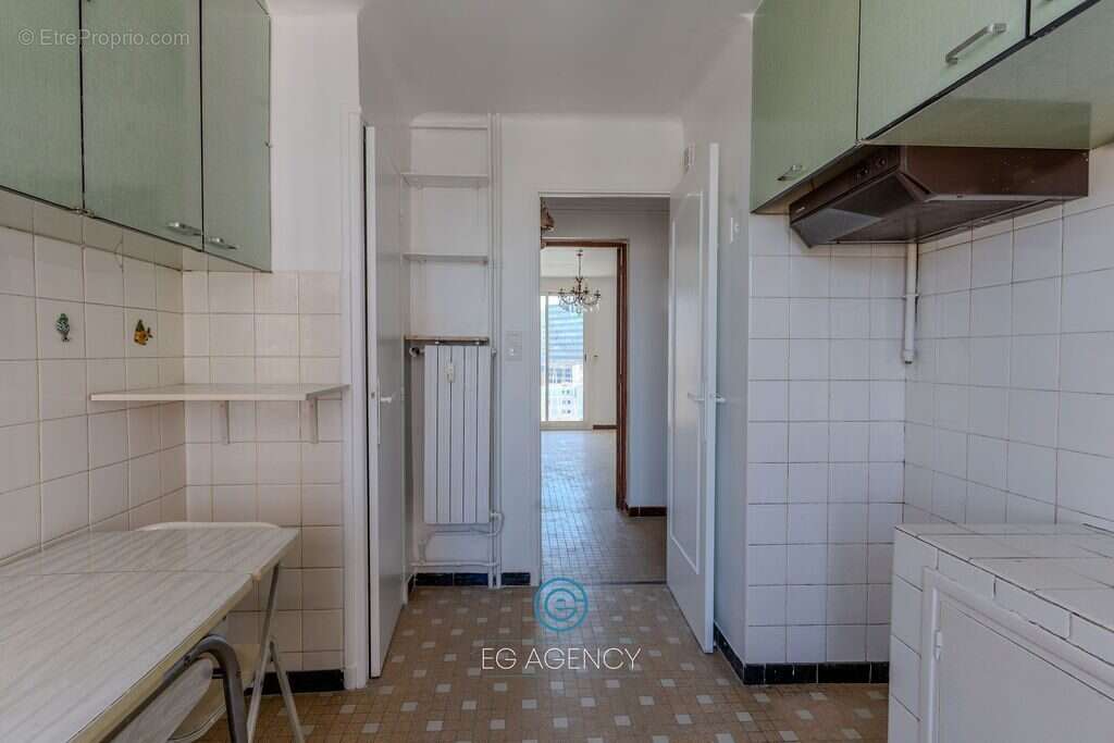Appartement 56 m² à Marseille-5e  - photo 5