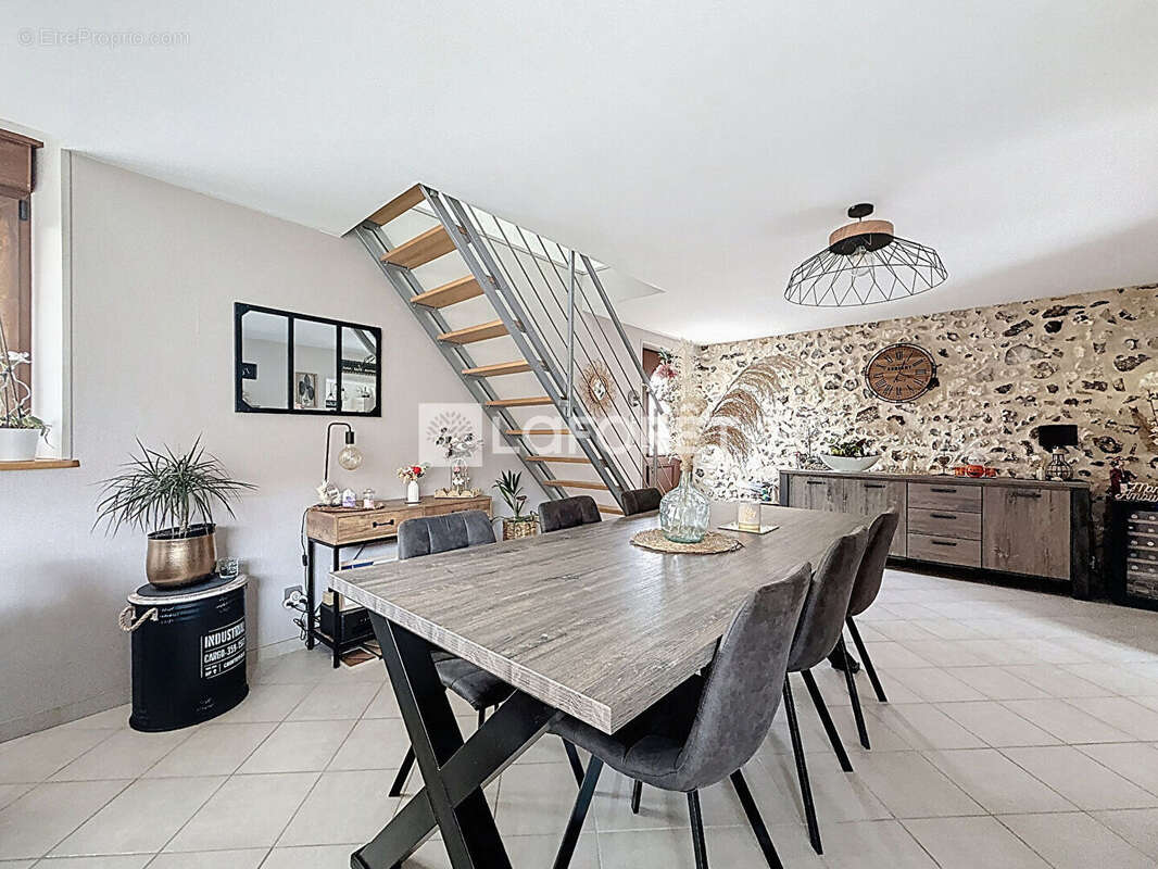 Maison à LA CROIX-SAINT-LEUFROY