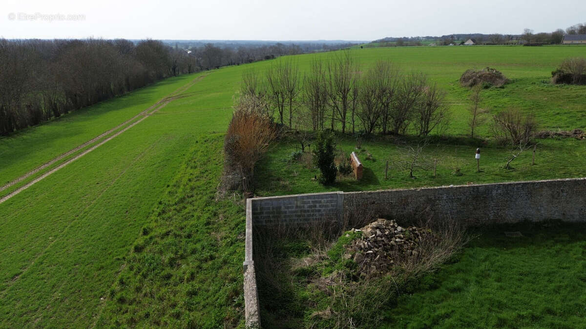 Maison à LONGUES-SUR-MER