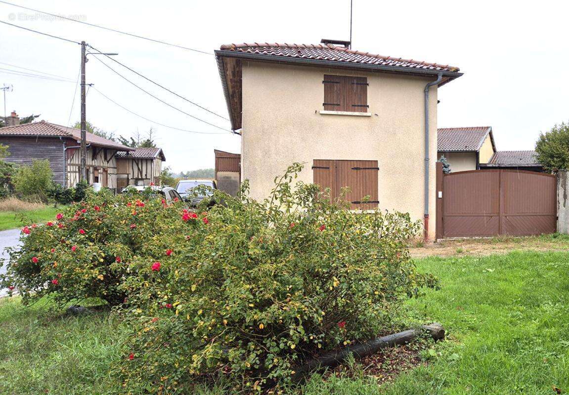 Maison à GIFFAUMONT-CHAMPAUBERT