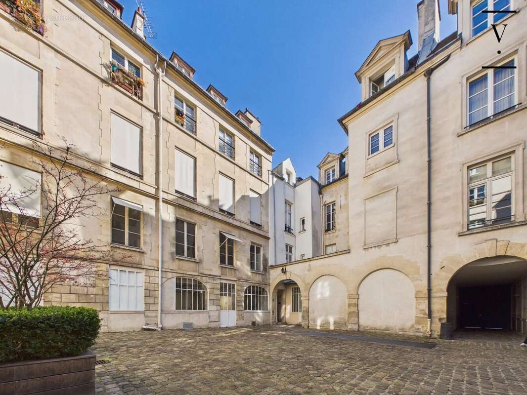 Appartement à PARIS-3E